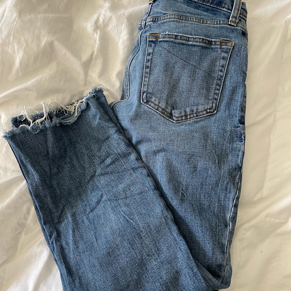 Abercrombie The Ankle Straight Ultra High Rise in 4s